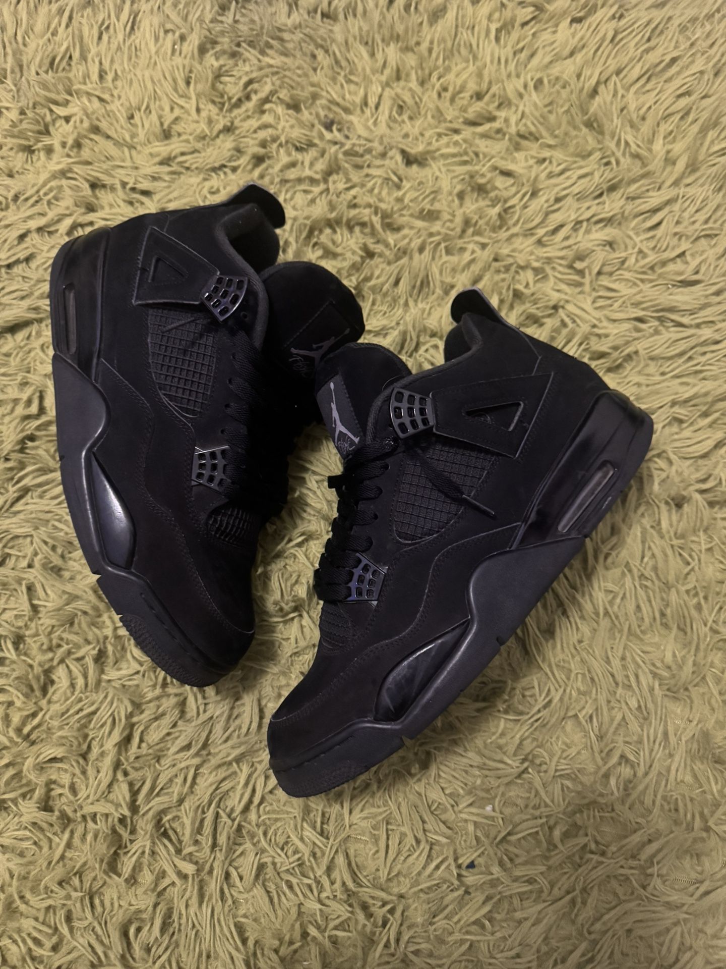 Black Cat Jordan 4
