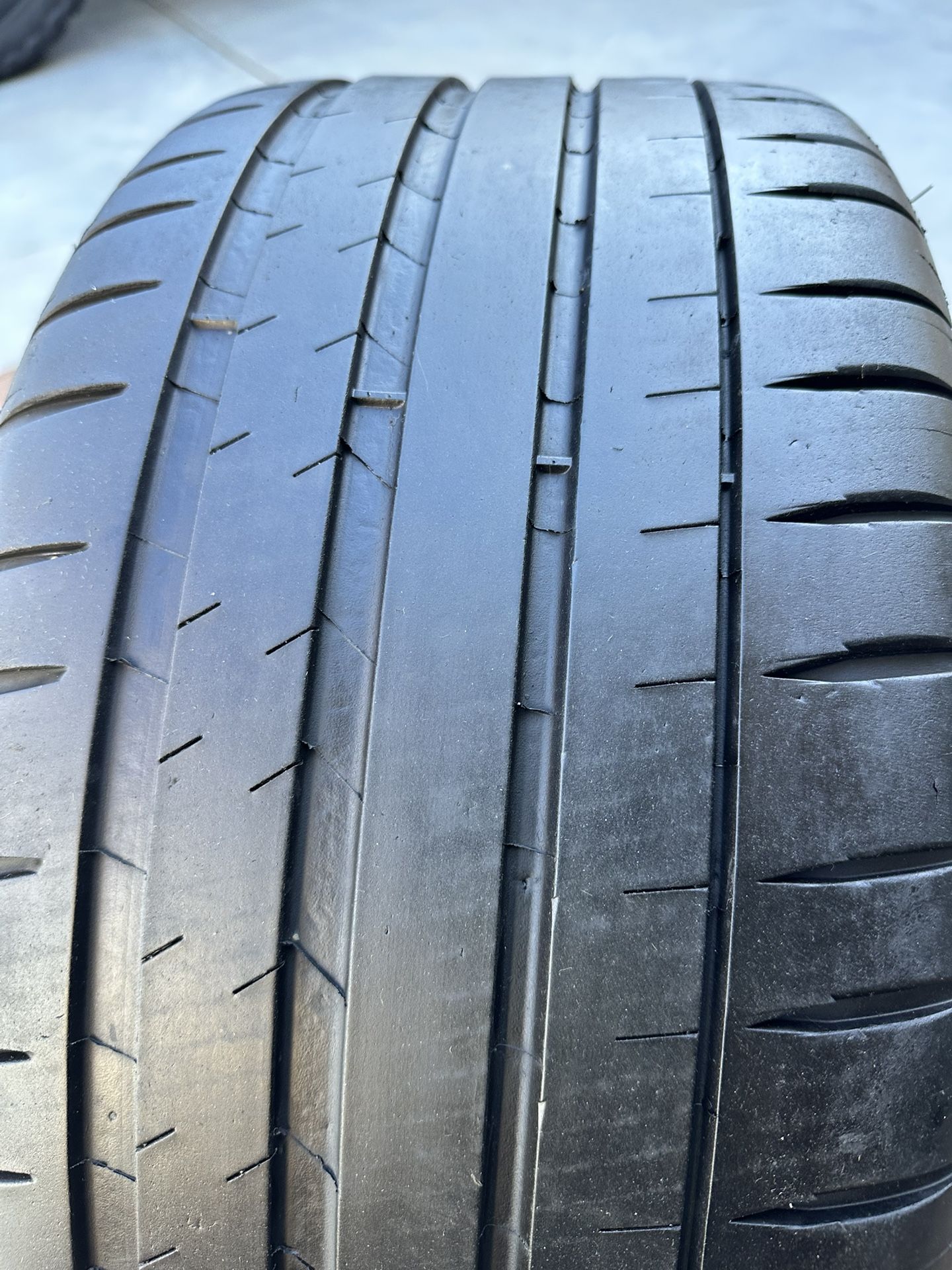 Michelin Pilot Sport 245/40 ZR18 Tire