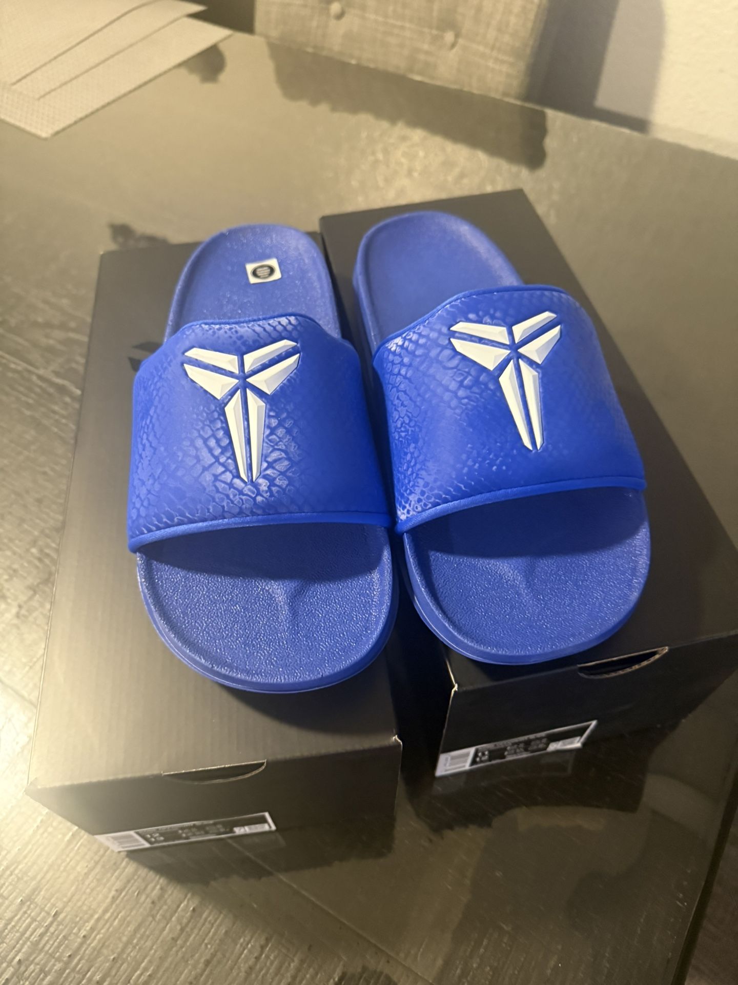 Nike Kobe slides size 11