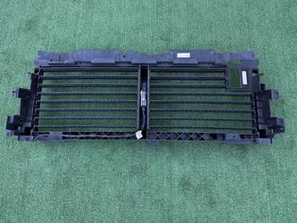 Chevrolet Silverado 2500 & 3500 Radiator Shutter Air Vents 2024 2025i