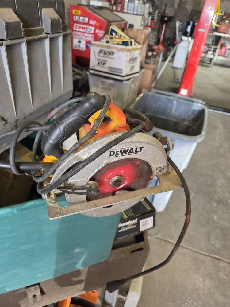 Dewalt Saw