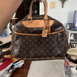 Louis Vuitton, Bags, Authentic Louis Vuitton Purse Gently Used