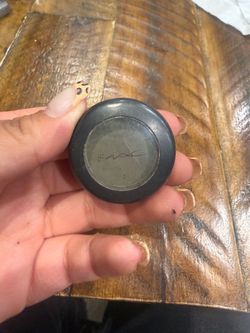 Mac green eyeshadow
