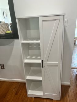 Broom closet / Cabinet