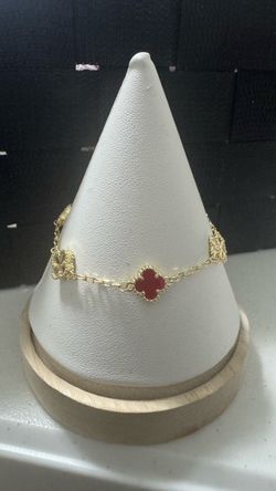 Gold Chain Bracelet with Clover Motifs