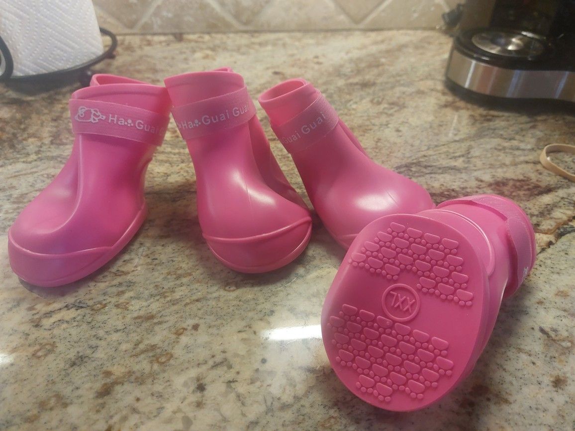 NEW XXL DOG BOOTS. SEE PHOTOS. CASH/PICKUP ONLY