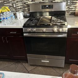 GE Oven 5 Burner With Grill Top!