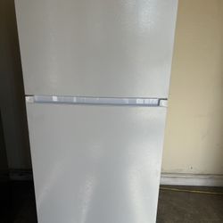 Brand new Apt Size Refrigerator 