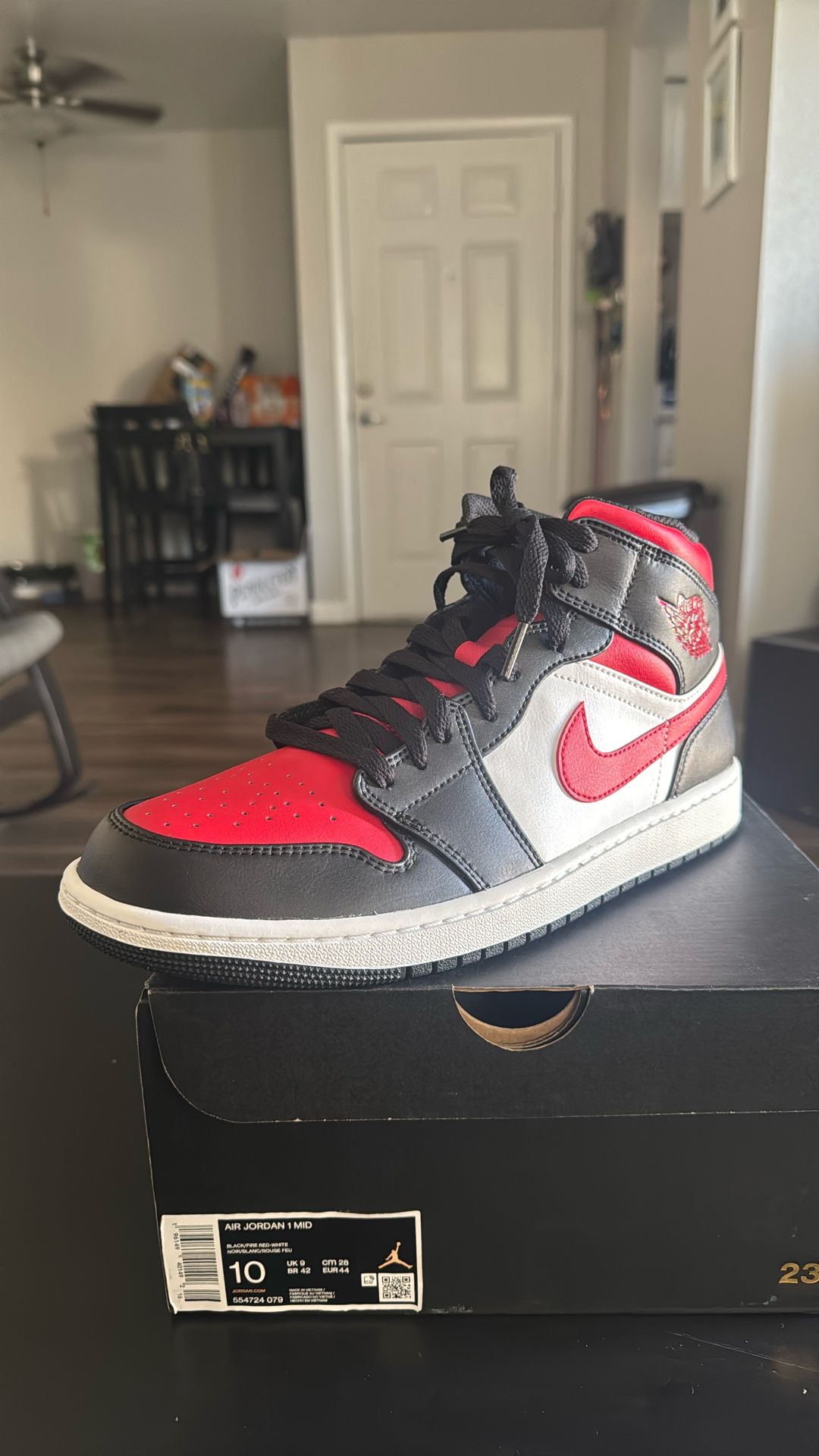 AIR JORDAN 1 MID BLACK/FIRE RED-WHITE