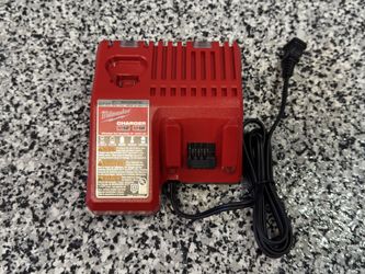 Milwaukee M12 and M18 12-Volt/18-Volt Lithium-Ion Multi-Voltage Battery Charger
