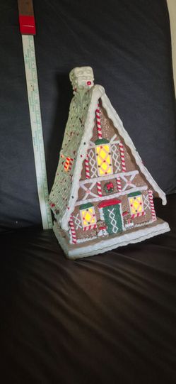 Lighted Christmas Gingerbread House Decoration