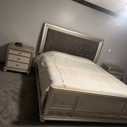 King Size Bed and Two Night Stands