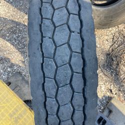 1)11R22.5 landcaster like new $250 no instalation only pick up