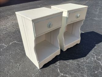 🤍 Pair of Vintage Nightstands ❣️ Just $55 for BOTH!