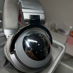 🎧 Audífonos ARIANA GRANDE edición LIMITADA🐱✨