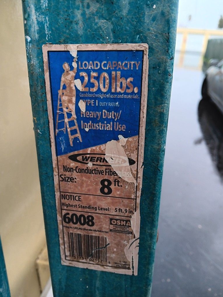 8 Ft Fiberglass Ladder