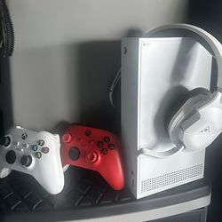 Xbox Series S, 2 Controller and Turtle Beach Headset