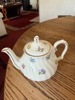 Vintage Sadler Teapot Flowers England Gold Trim Round Globe 5” x 6.5”