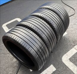 255/45/20 pirelli Selling a set of 4 tires in excellent condition 🫡