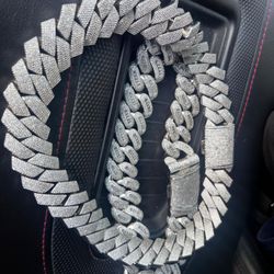 thick heavy necklaces