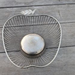Vintage Apple-Shaped Metal Wire Fruit Basket – 9.5"x10.5" Farmhouse Kitchen Decor

