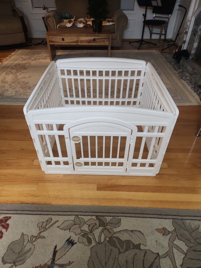 Frisco 4-Panel Plastic Dog Pet Exercise Playpen W/ Door