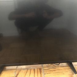 40 Inch TV Insignia + Remote