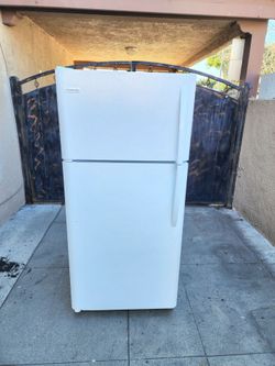 Frigidaire REFRIGERATOR WHITE 18cuft