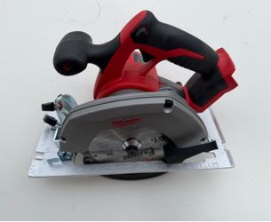 p Milwaukee M18 18V Lithium-Ion Cordless 6-1/2 in. Circular Saw (Tool-Only)