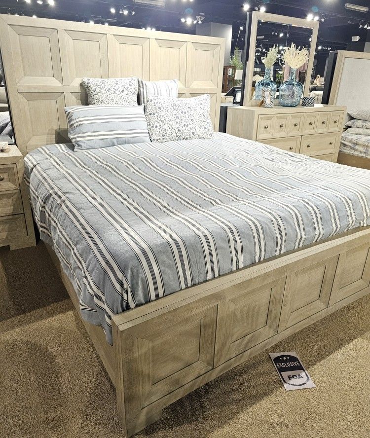 4 pc KING BEDROOM - Modern Classic Bedroom Set!!!