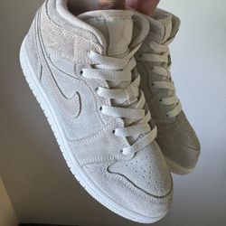 Kid’s Jordan Retro 1 Mid SE Craft ‘Pale Ivory’