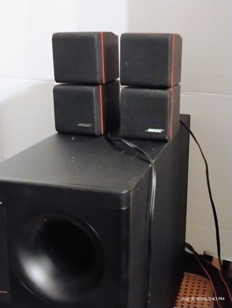 Bose Acoustimass 5 Series II Speakers Subwoofer/ Satellite Speakers