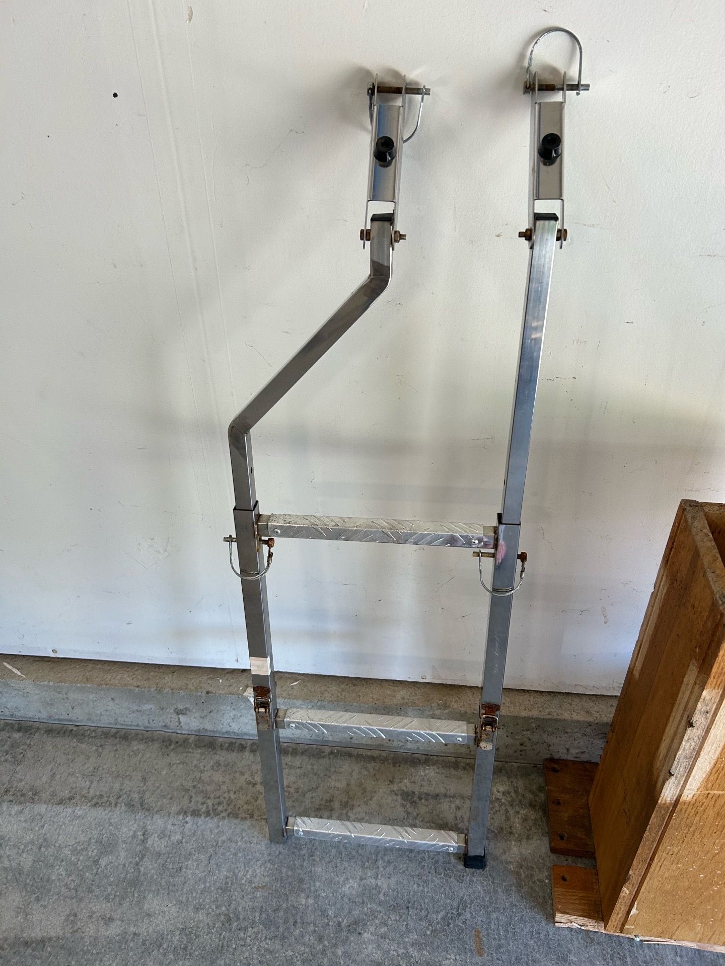 Truck ladder