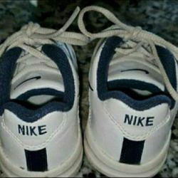 Child's Nike Shoe -   Size 5C