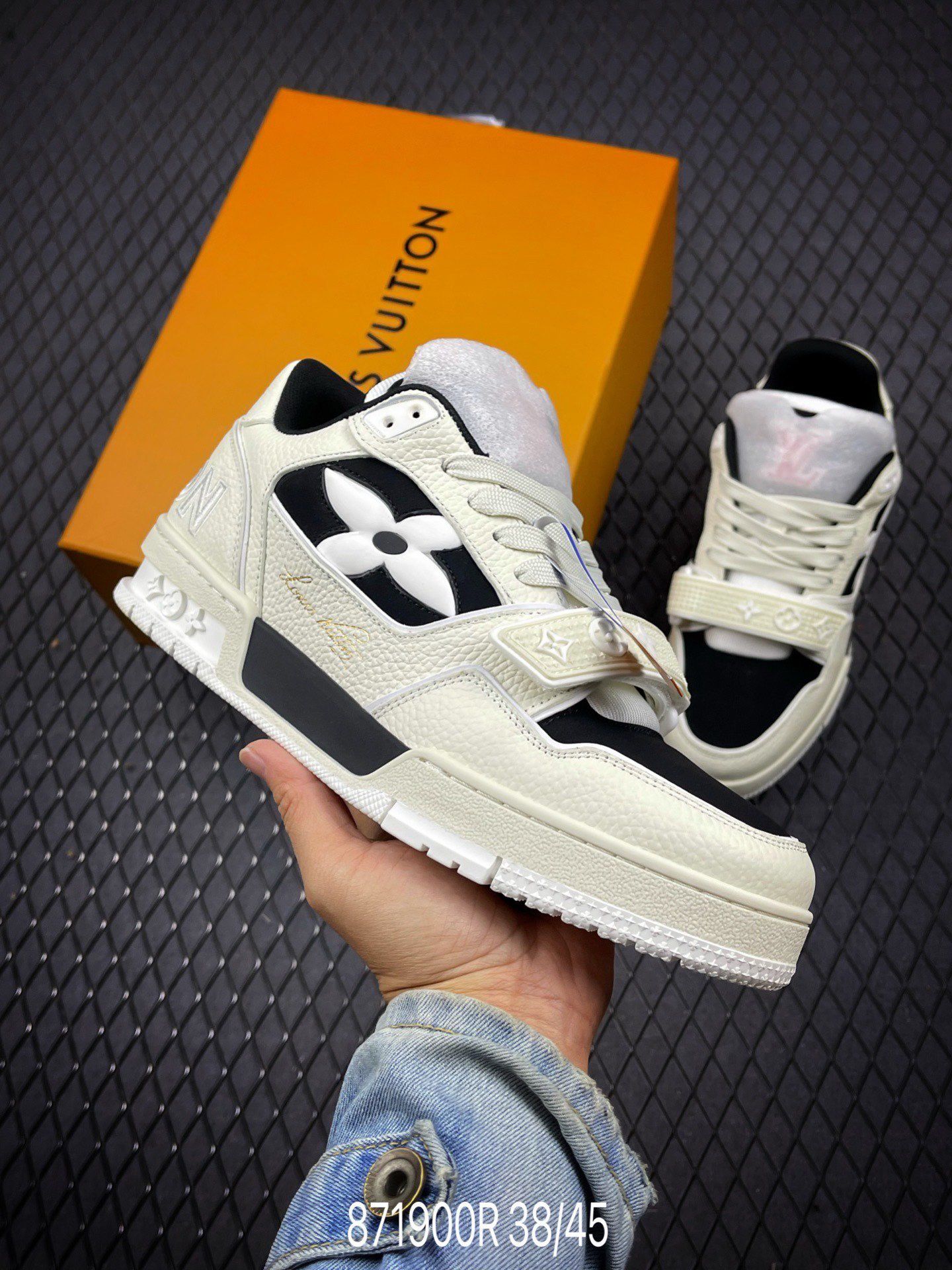 Men's classic sneakers