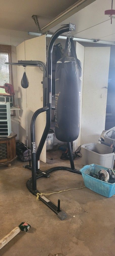 Tapout Punching Bag And Speed Bag W/Stand