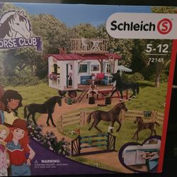 Schleich Horse Club, Horse Toys for Girls and Boys, Secret Training Horse Set with Camper, Horse Toys, and Accessories, 51 pieces