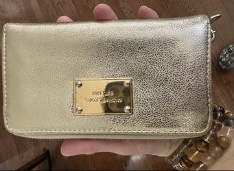 Michael Kors Spacious gold wallet 