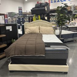 3 Piece Queen bed / Includes: Headboard, footboard & side rails. 