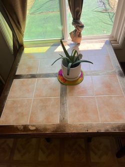 Kitchen table. Real wood. ♥️