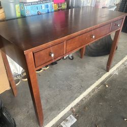 Desk / Table 
