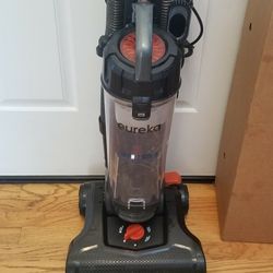 NEW cond EURIKA VACUUM CLEANER WITH POWERFUL 
