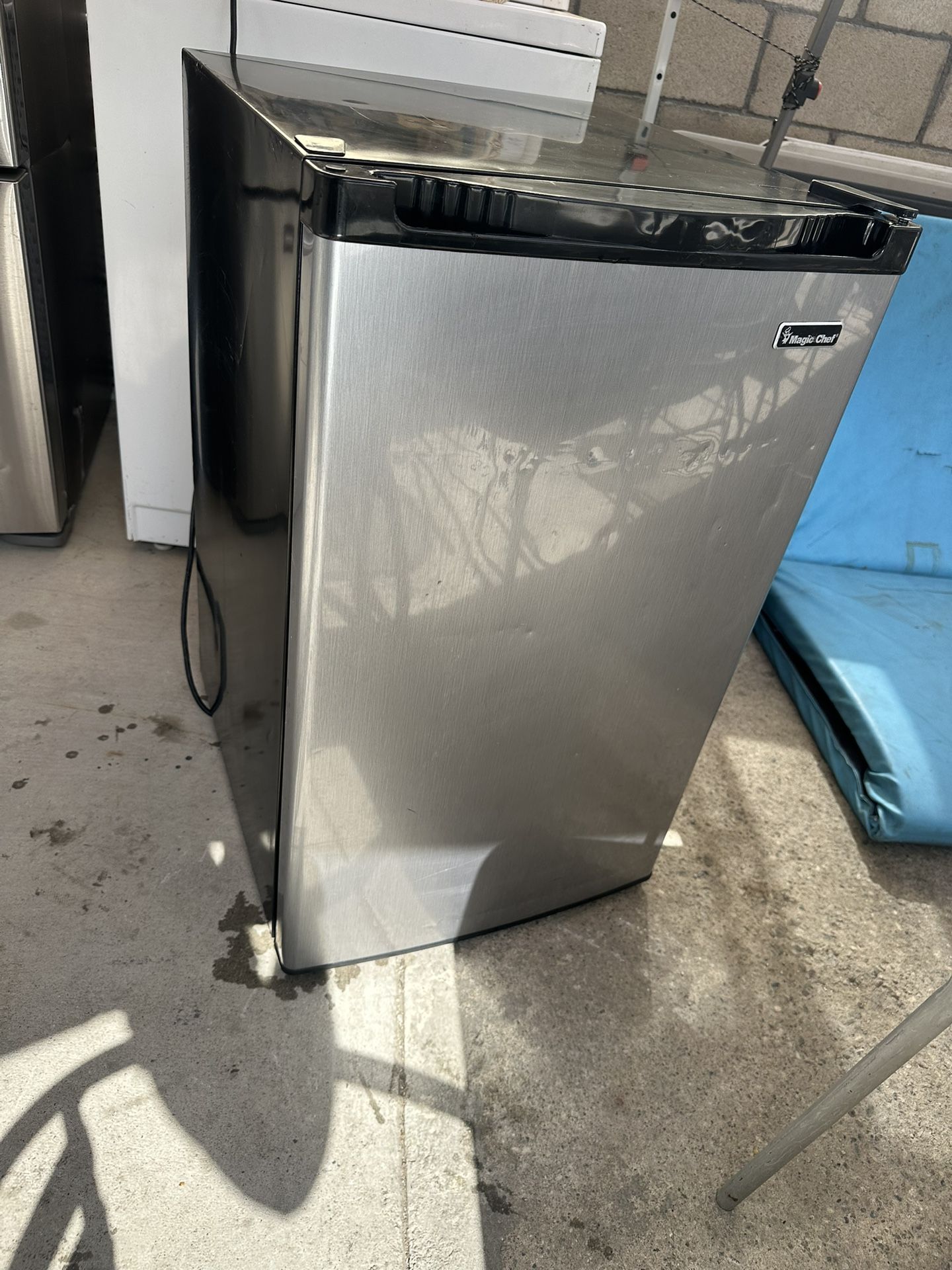 Mini Fridge magic Chef Brand Small Fridge