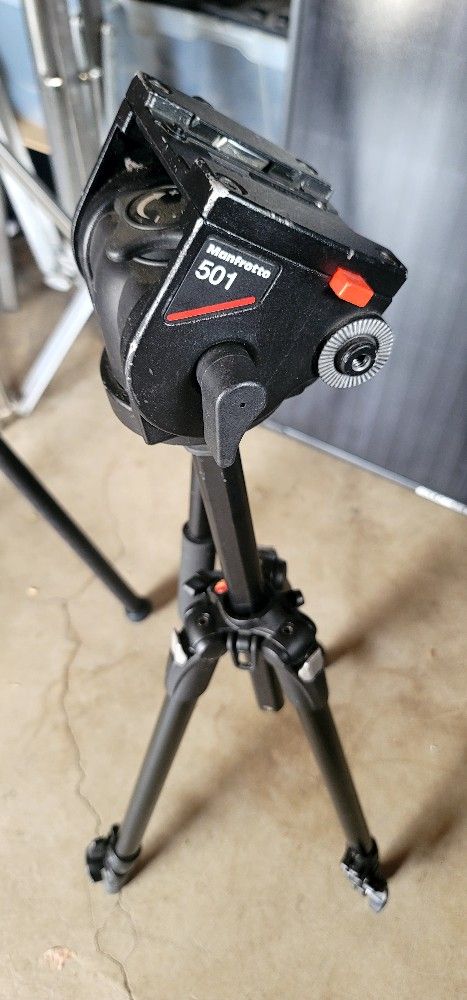 501 Manfrotto Tripod