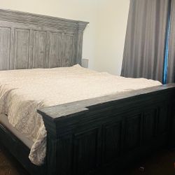 Bed Frame / Bed 