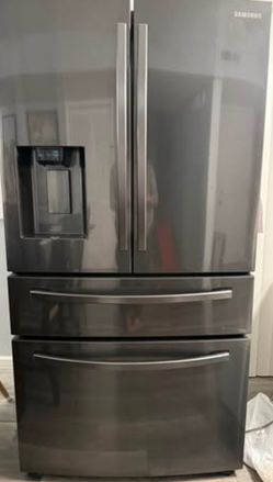 SAMSUNG counter-depth 4-door French door refrigerator with FlexZone drawer