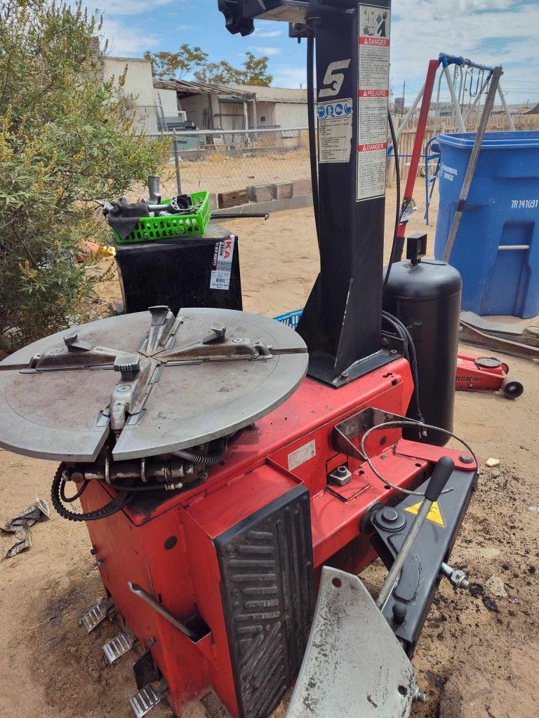 SNAPON TIRE CHANGER, MODEL EEWH311A, RIM CLAMP 10 TO 24,, 41 OFF