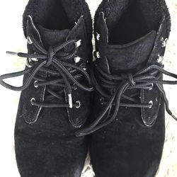 Fadded Glory black boots, size 7.5 US (38.5 EUR, 24.5 MEX)  Botas negras Fadded Glory 7.5 USA 38.5 EUR 24.5 MEX.