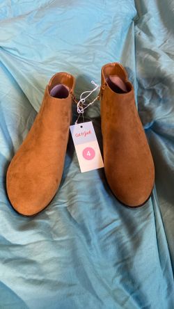 Cat And Jack If You Know You Know These Are Some Nice Shoes For Women. I’m Asking$15