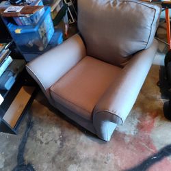 Singles Couch It’s Only 4 Pieces 